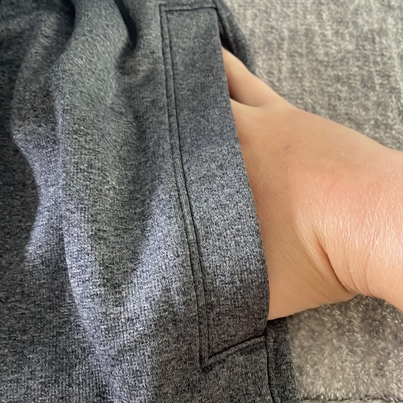 Under armor sweatpants 🌸bundle and save!! - Picture 4 of 4